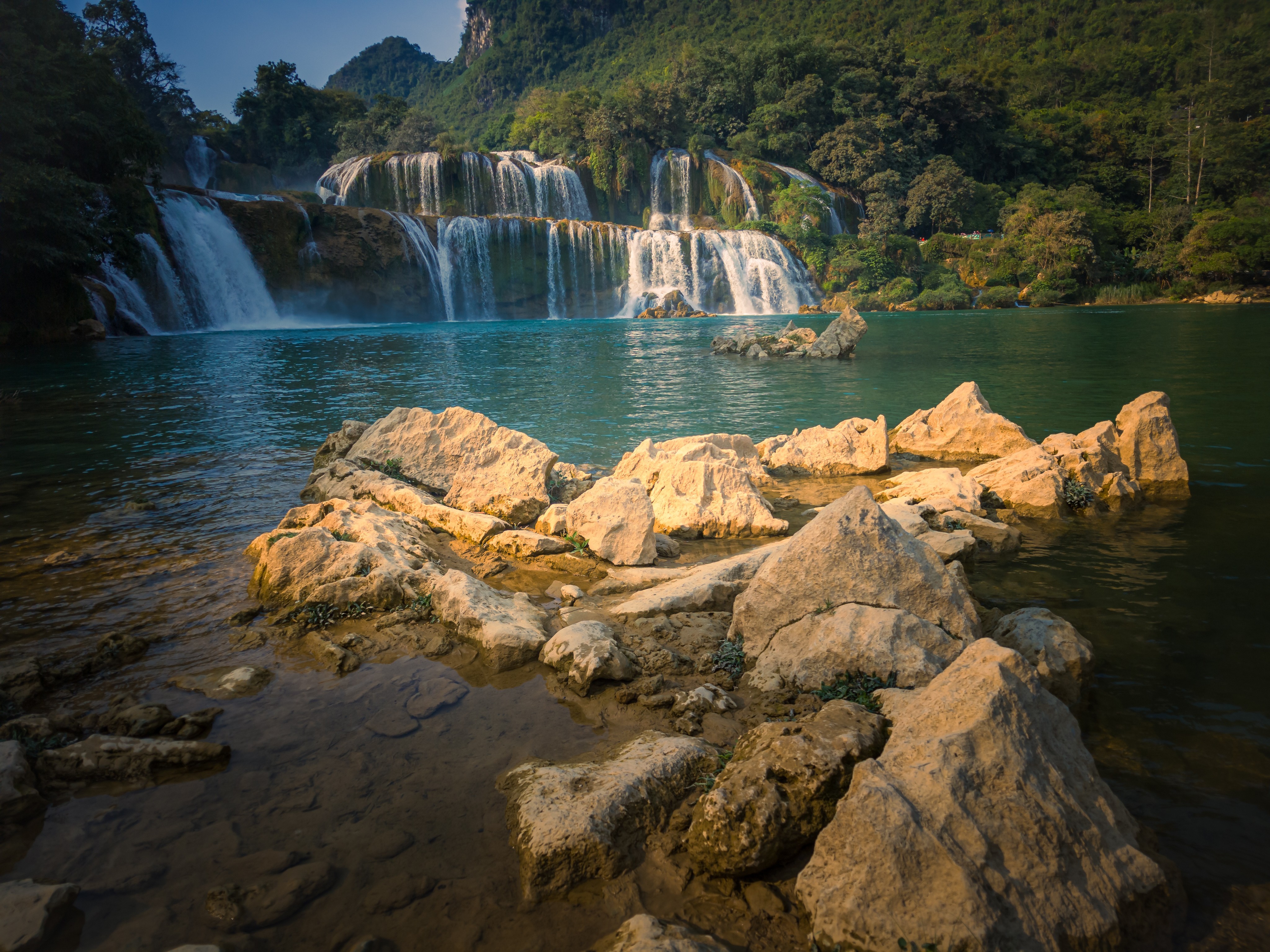 Cao Bằng - thought the OPPO Find X8 Pro cameras