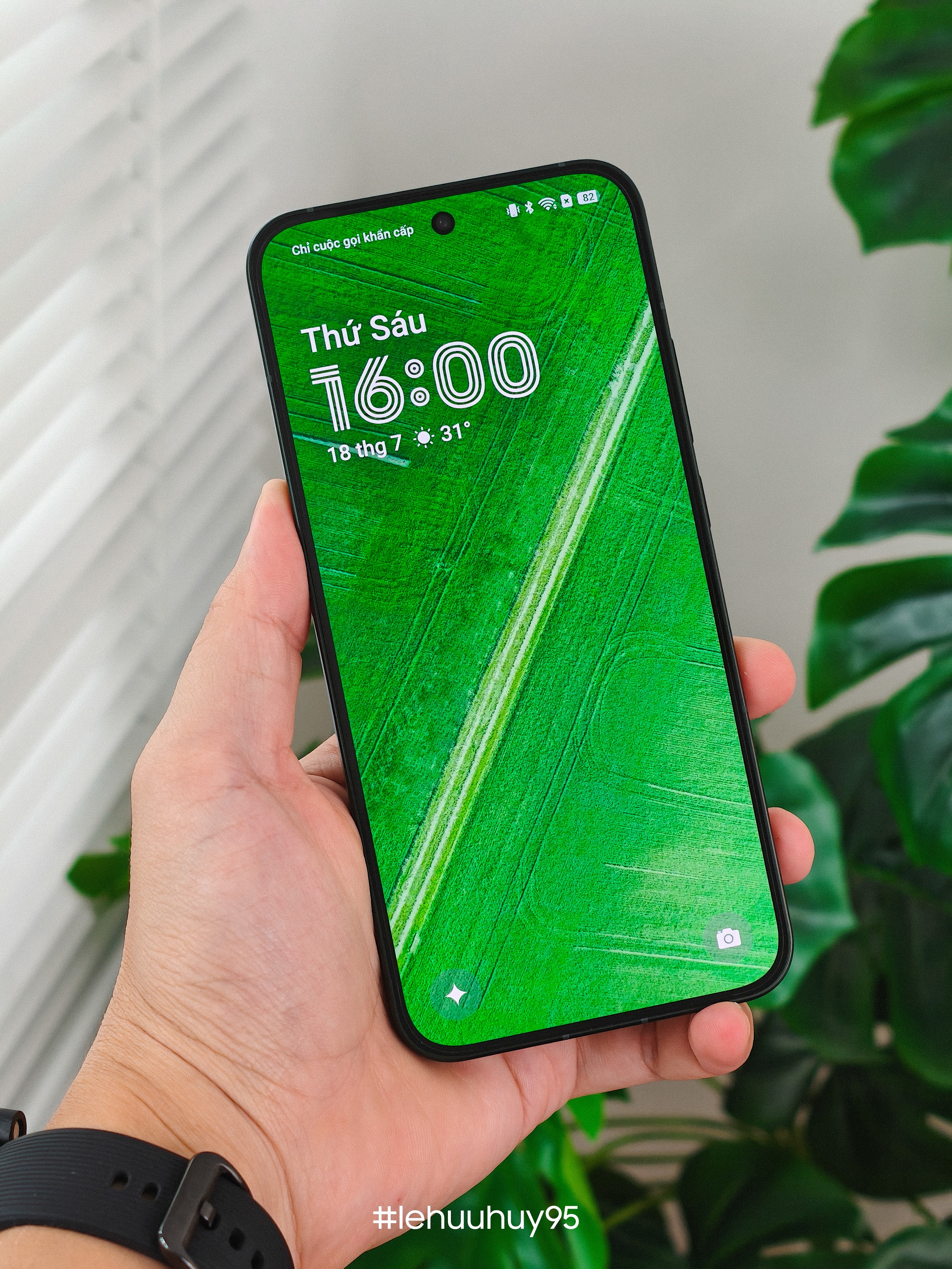? This is OPPO Reno14 Luminous Green. This is a very specia