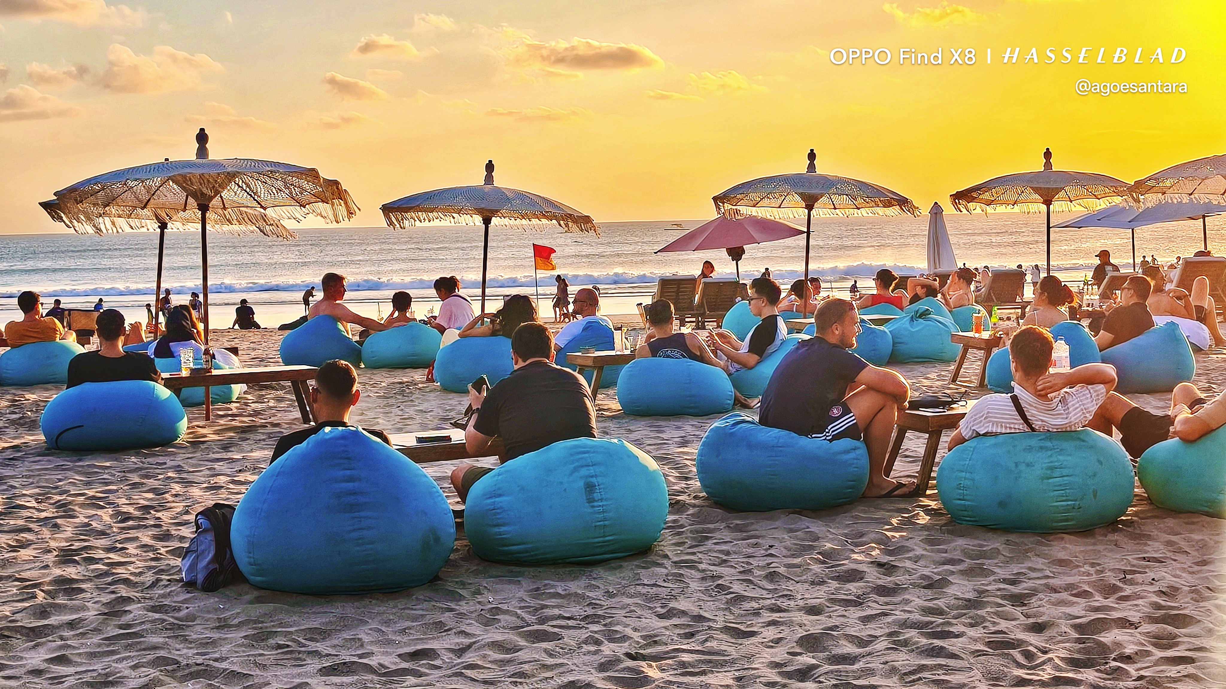 Various activities on the beach, each with their own way. So