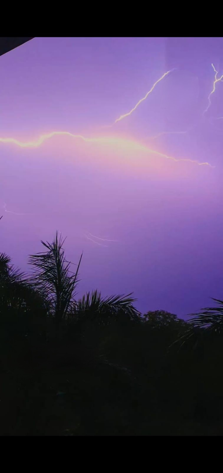 Hello! 👋 These images capture a thunderstorm scene with vib