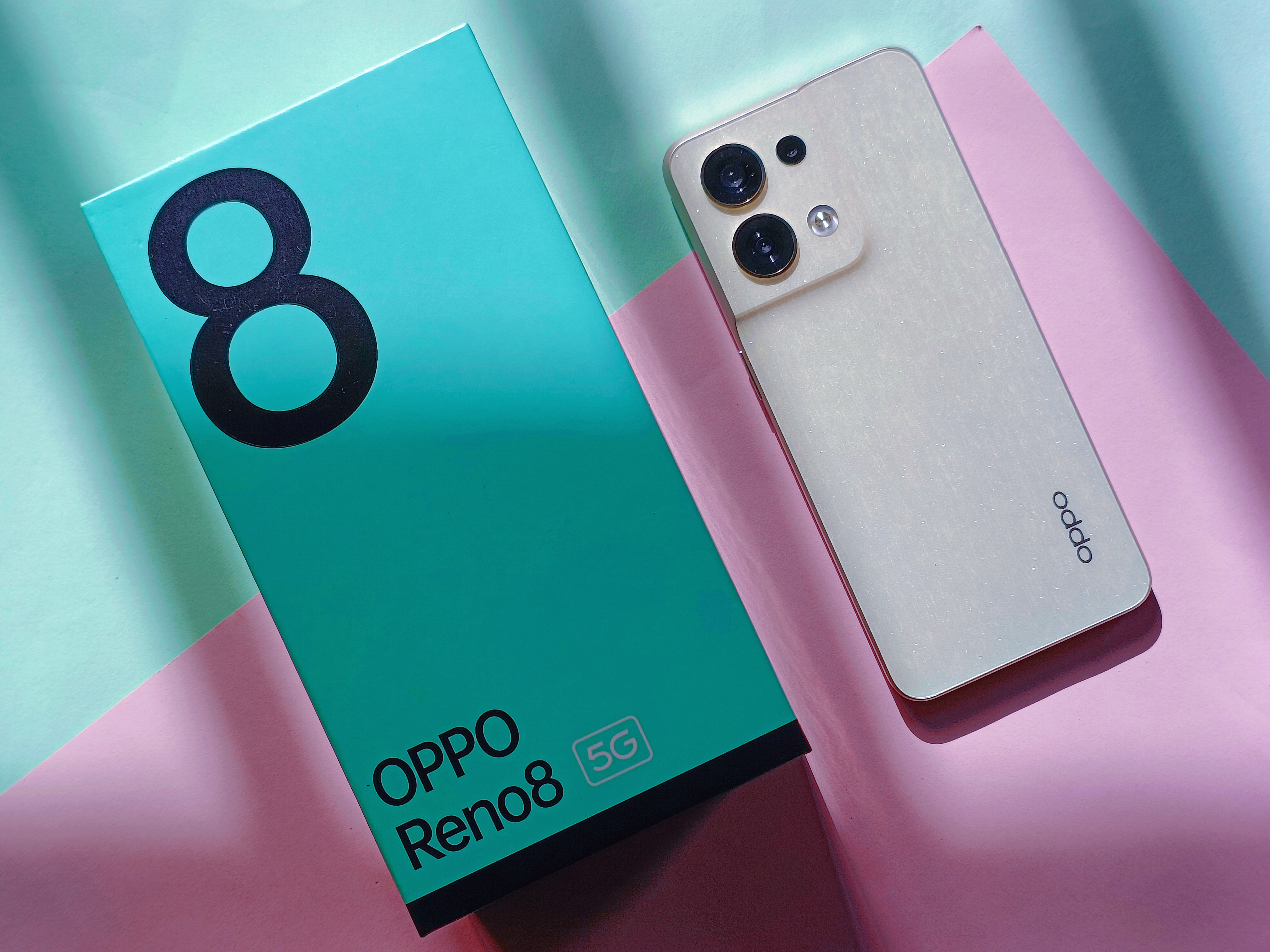 OPPO Reno 8 series] Shimmer Gold meets Sunkissed Beige. Sharing my