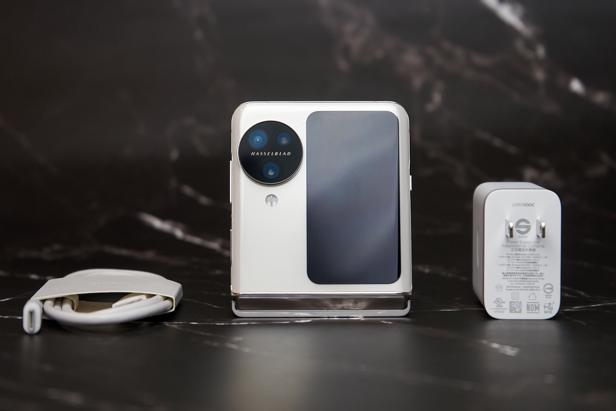 スマートフォン Oppo N3 Find Flip 本体 充電器付き スマートフォン Oppo N3 Find Flip 本体 充電器付き Oppo's Find N3