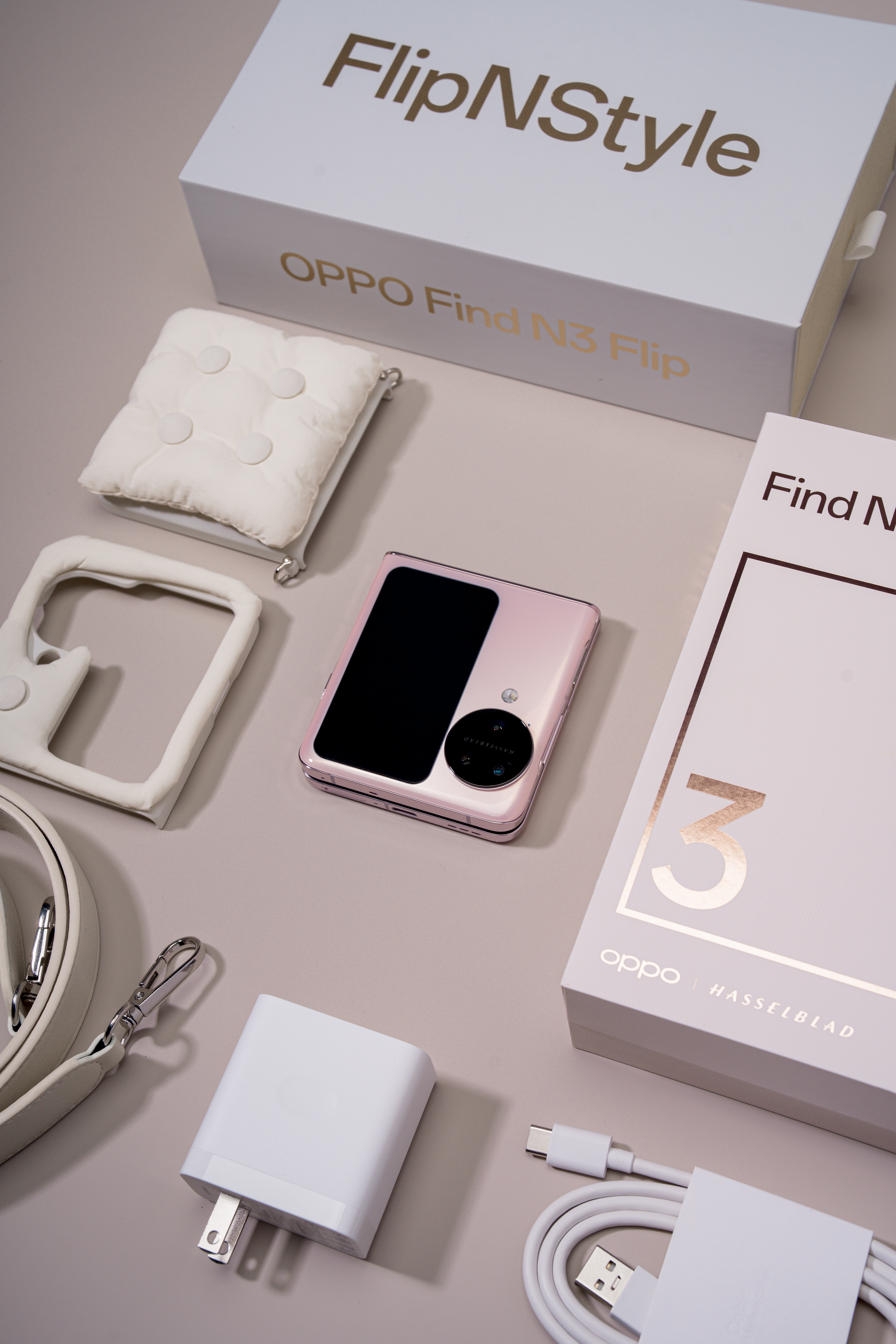 The OPPO Find N3 Flip with style