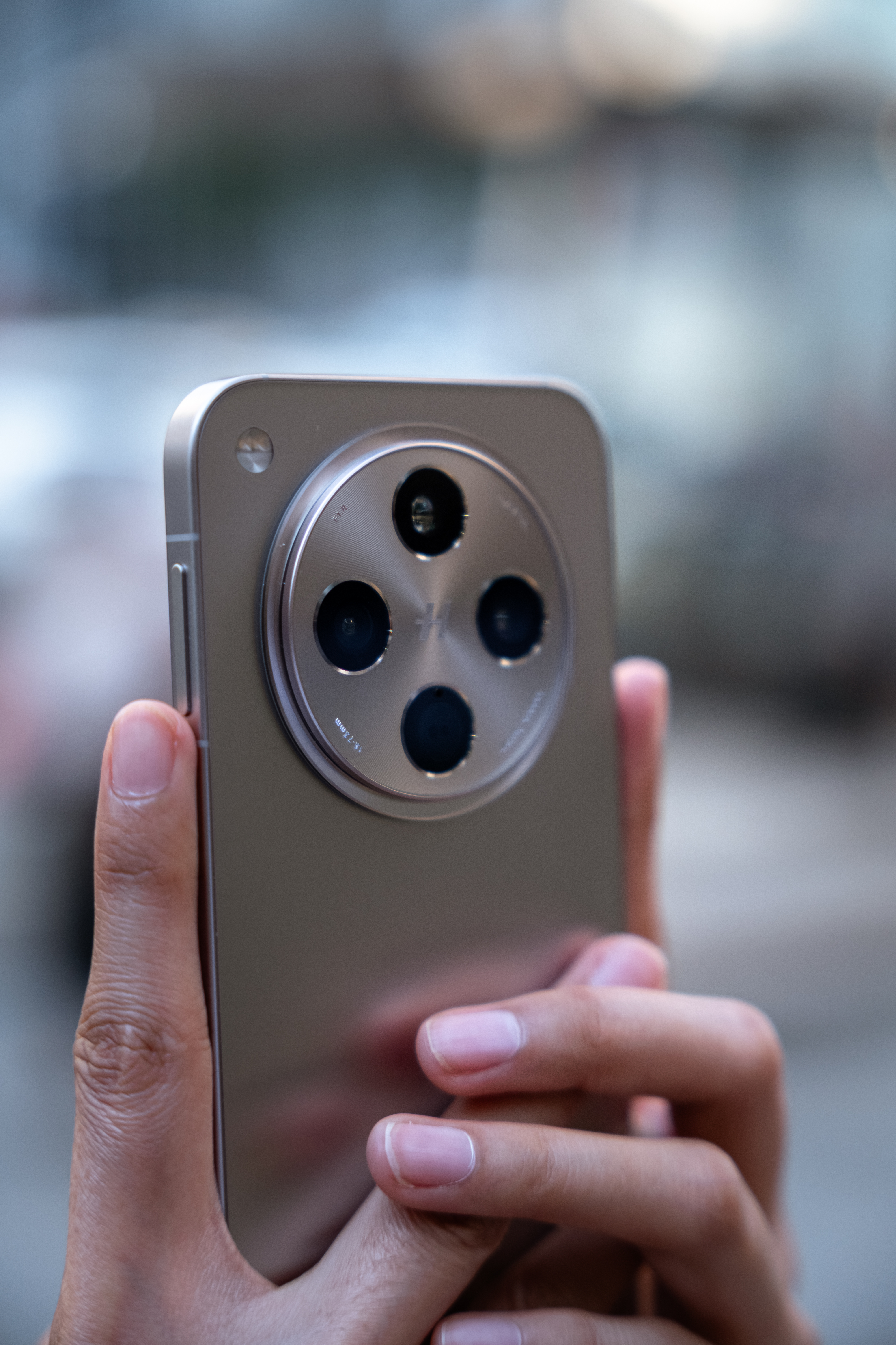 Wandering Around With: OPPO Find X8 Star Grey