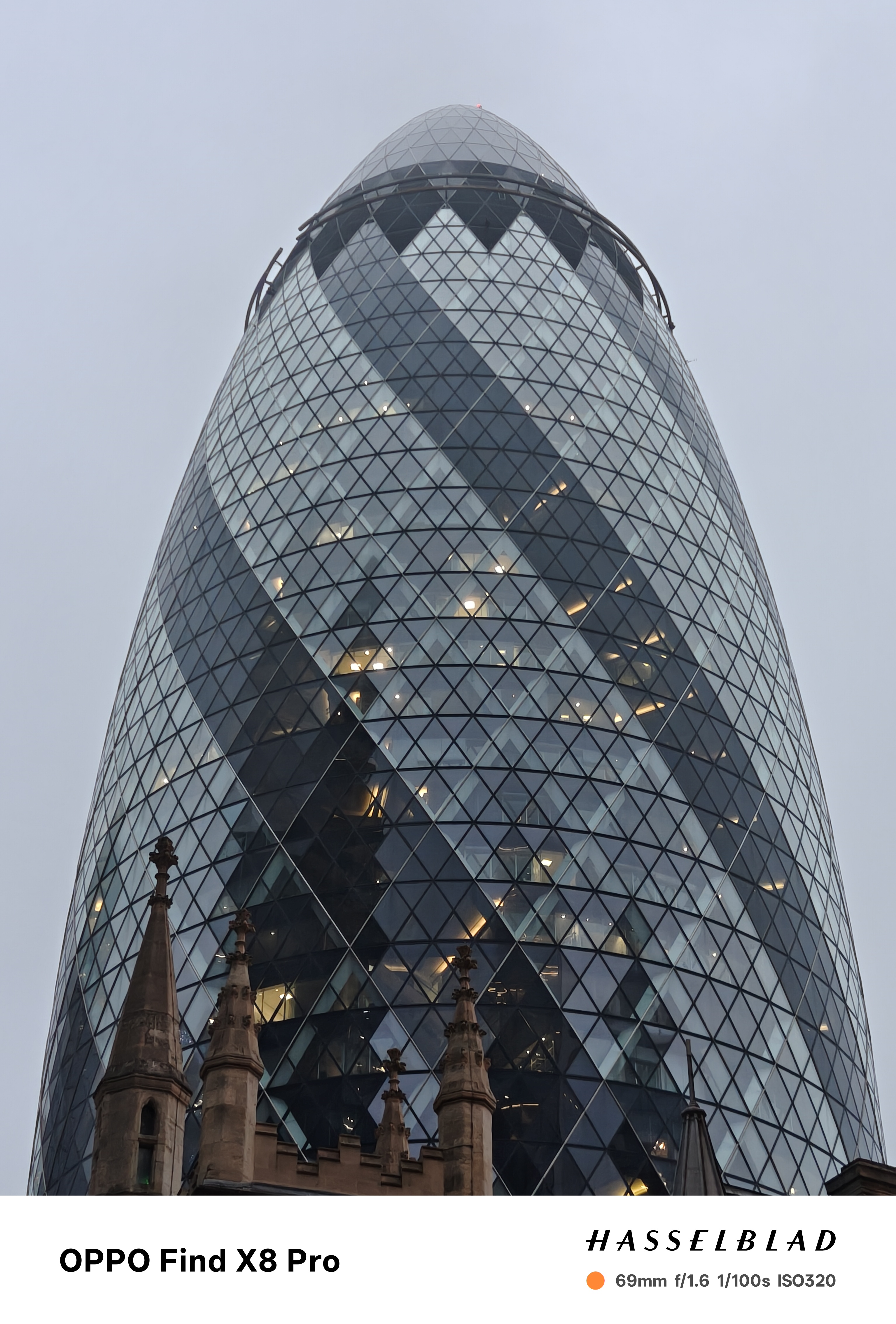 Using the Find X8 Pro AI Telescope zoom in London Fog