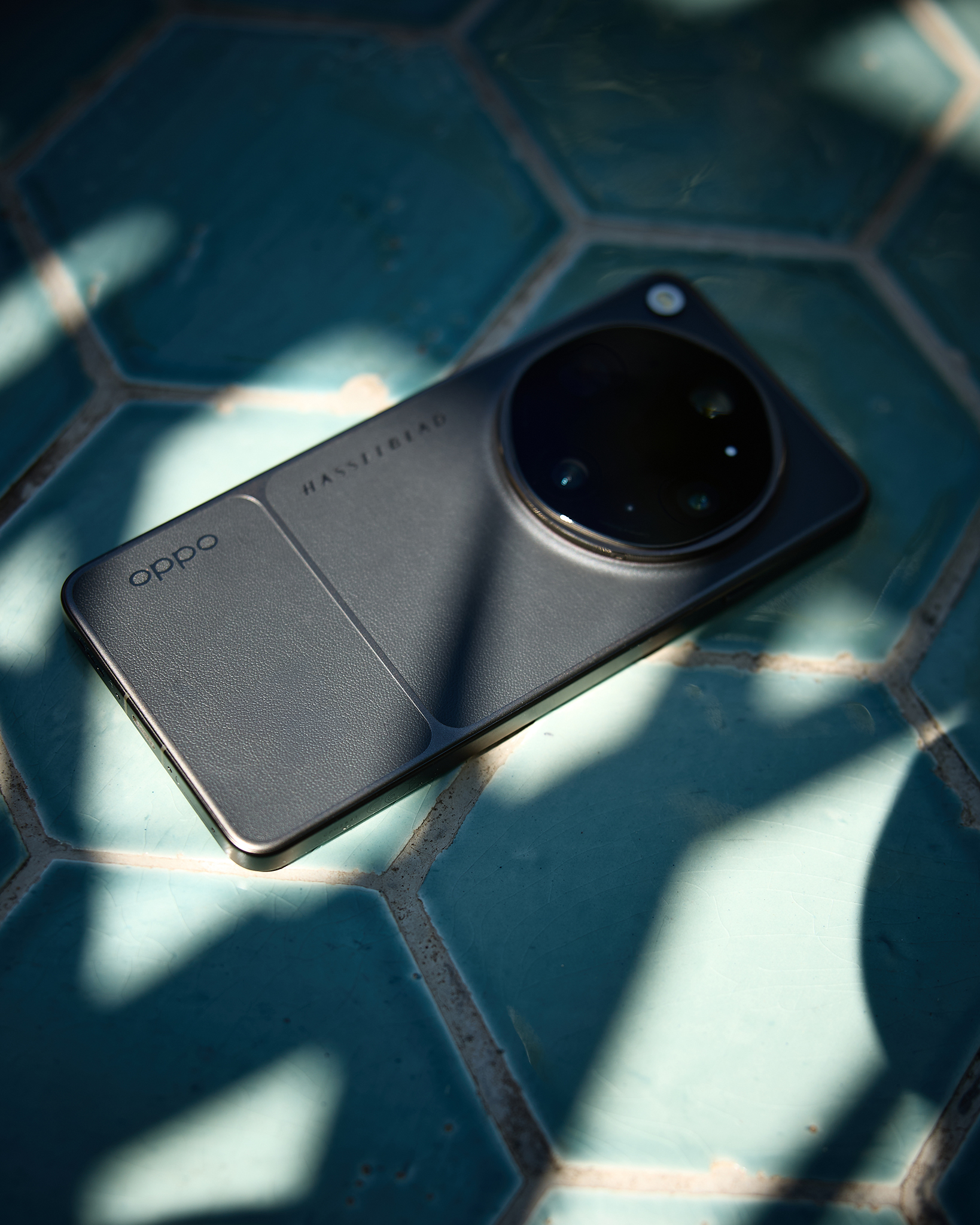 Unboxing: OPPO Find X9 Ultra + Hasselblad Earth Explore Kit